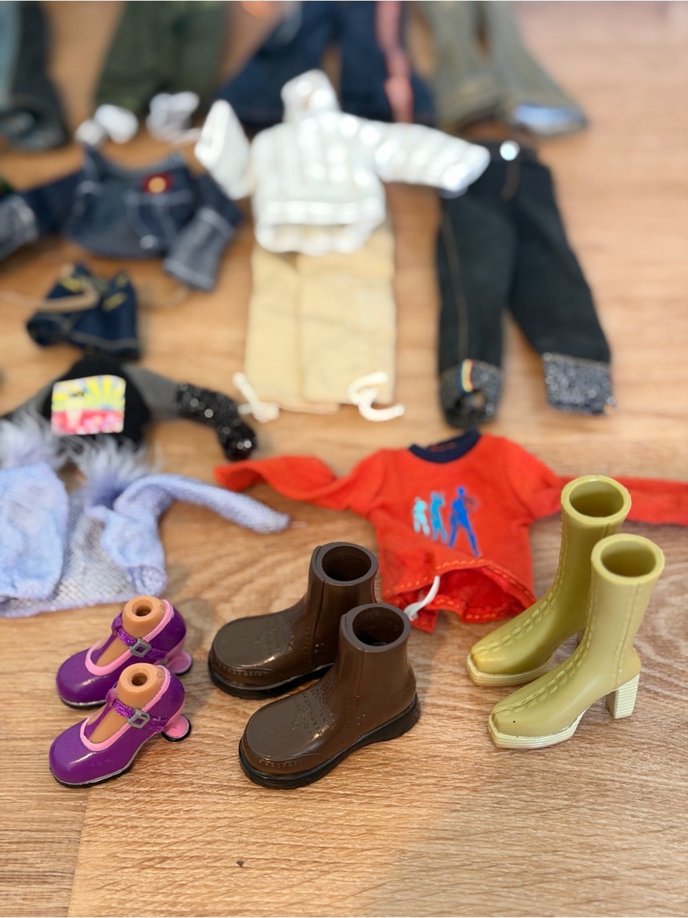 Vintage Bratz Doll Lot with Clothing & Accessories - Picture 5 of 8